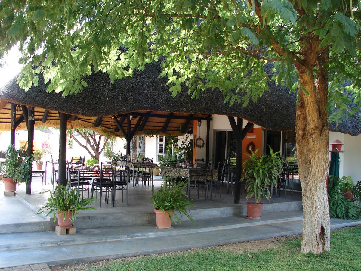 Lion'S Den Guesthouse Otjiwarongo Exterior foto