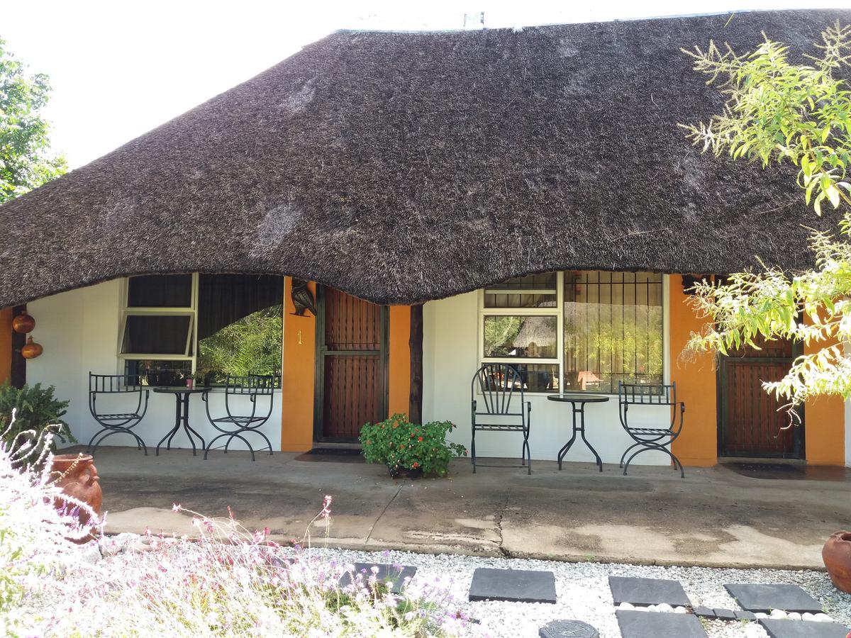 Lion'S Den Guesthouse Otjiwarongo Exterior foto