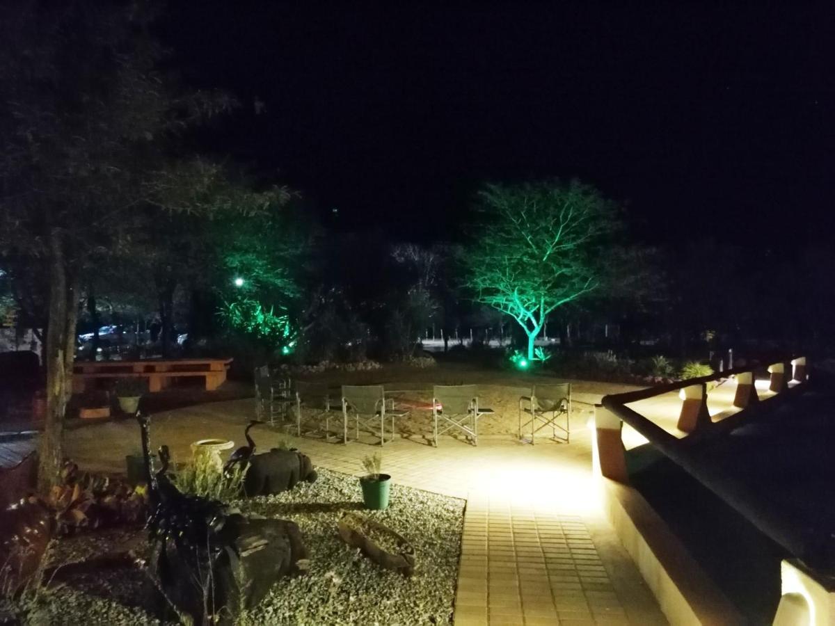 Lion'S Den Guesthouse Otjiwarongo Exterior foto