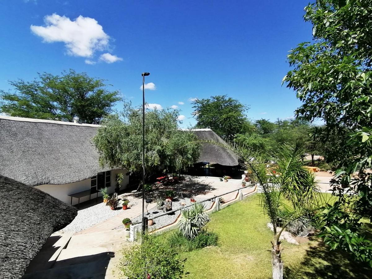 Lion'S Den Guesthouse Otjiwarongo Exterior foto