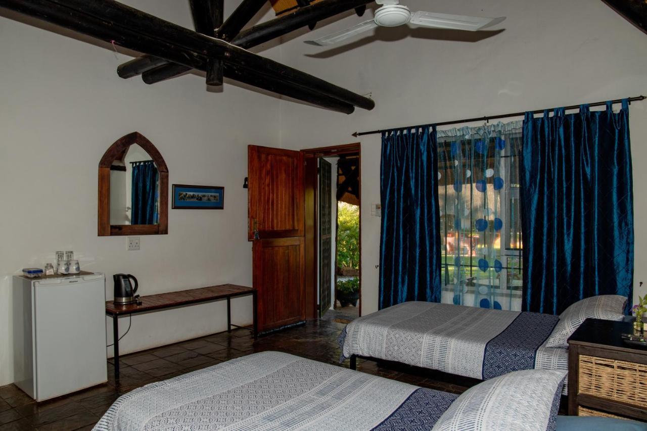 Lion'S Den Guesthouse Otjiwarongo Exterior foto