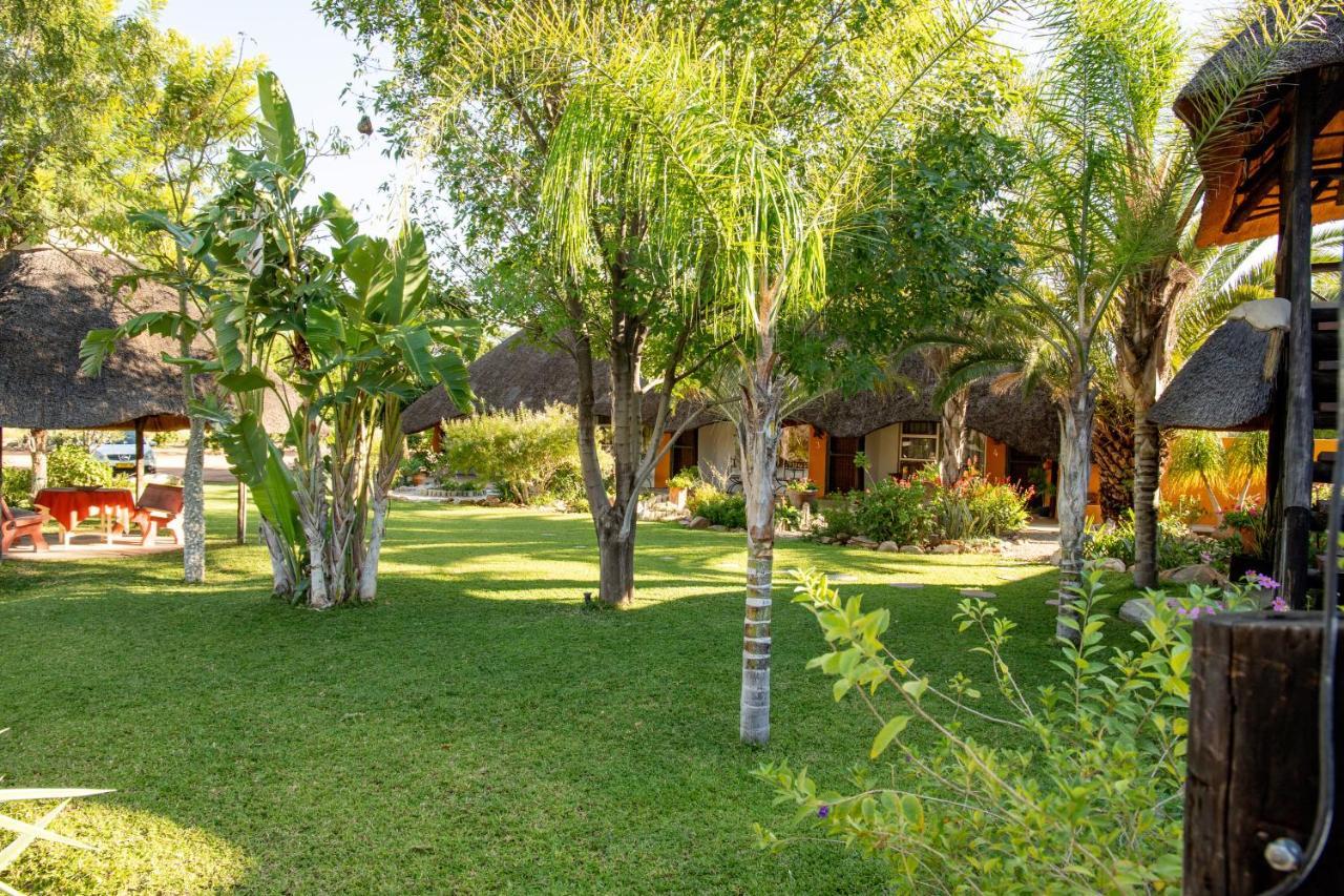 Lion'S Den Guesthouse Otjiwarongo Exterior foto