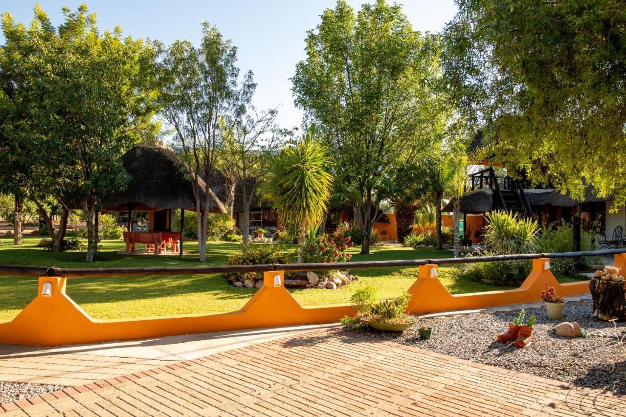 Lion'S Den Guesthouse Otjiwarongo Exterior foto