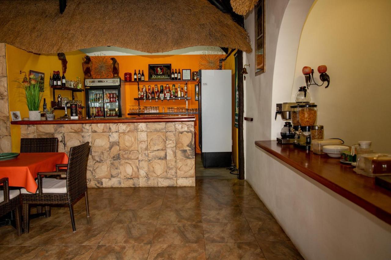 Lion'S Den Guesthouse Otjiwarongo Exterior foto
