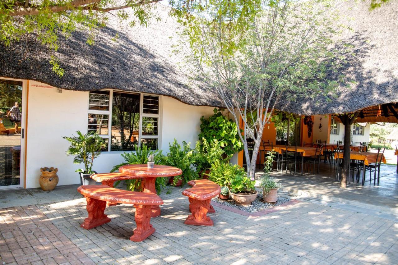 Lion'S Den Guesthouse Otjiwarongo Exterior foto
